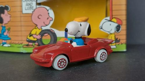 Snoopy In Porsche 911 1:43 Esci pol, Verzamelen, Stripfiguren, Zo goed als nieuw, Beeldje of Figuurtje, Snoopy, Verzenden