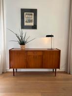 Vintage dressoir l Deens design l Mid-century l 142 cm, Met deur(en), 25 tot 50 cm, Mid Century l Deens design, 100 tot 150 cm