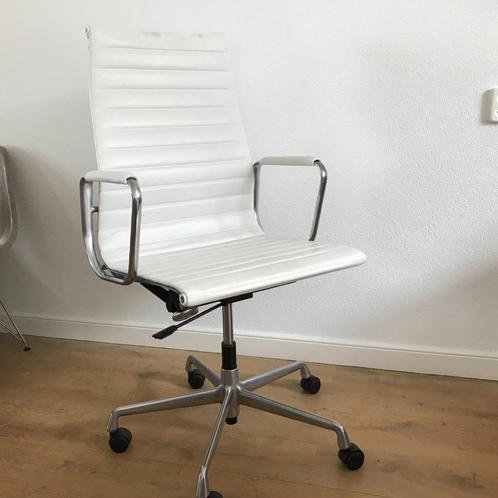 Vitra Eames Aluminium stoel EA 119 gepolijst wit volleder, Huis en Inrichting, Bureaustoelen, Gebruikt, Wit, Ophalen