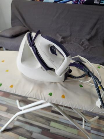 Tefal Strijkijzer + Stevige Strijkplank  beschikbaar voor biedingen