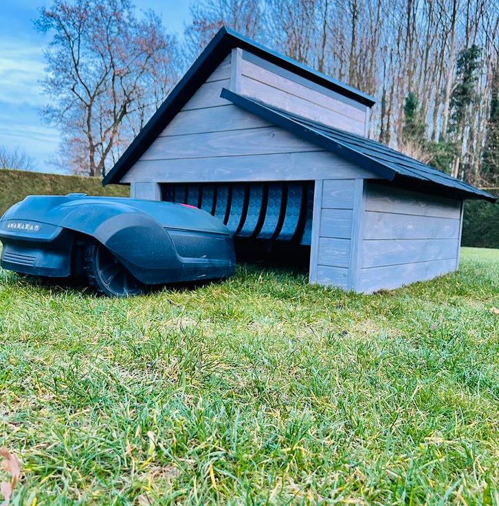 Robotmaaier garage, Tuin en Terras, Robotmaaiers, Nieuw, Ophalen