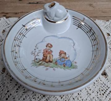 Frans brocante kinder warmhoud bordje met kinderen beschikbaar voor biedingen
