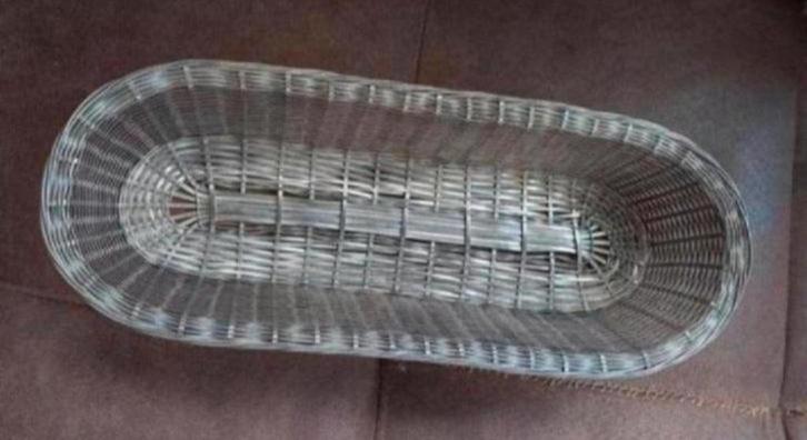 Ovale rieten mand, Huis en Inrichting, Woonaccessoires | Schalen en Manden, Gebruikt, Mand, Ovaal, Riet, Ophalen of Verzenden