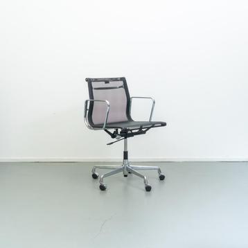 8x Vitra Eames EA 117 Bureaustoel Zwart Netweave - Chroom beschikbaar voor biedingen