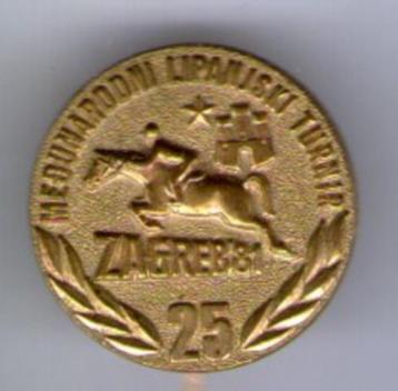 Zagreb 25 koper paardensport speldje ( N_137a ) beschikbaar voor biedingen
