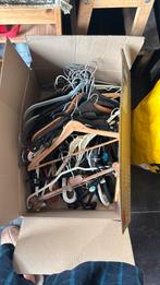 Doos kledinghangers (gratis), Ophalen, Zo goed als nieuw, Hout