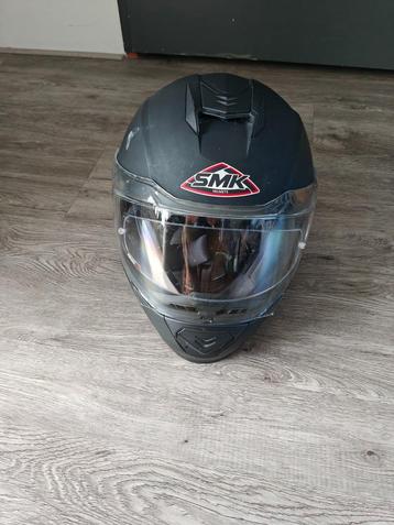 Motorhelm SMK beschikbaar voor biedingen