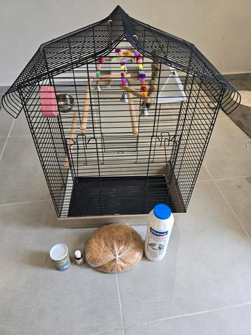 Vogelkooi compleet met voer vitamines etc  beschikbaar voor biedingen