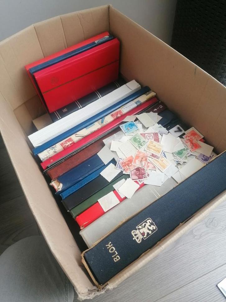 Mega uitzoekdoos. 17 albums en veel los!, Postzegels en Munten, Postzegels | Volle albums en Verzamelingen, Nederland en Buitenland