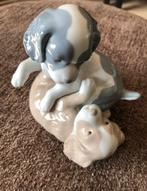 NAO by Lladro. Beeldje spelende puppy,s, Verzamelen, Beelden en Beeldjes, Ophalen of Verzenden, Zo goed als nieuw, Dier