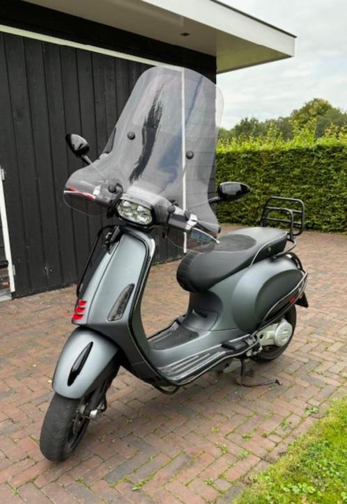 Vespa Sprint mat grijs (titanium) 2019, Fietsen en Brommers, Scooters | Vespa, Gebruikt, Vespa S, Benzine, Ophalen