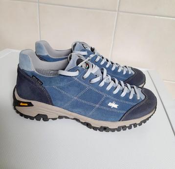 Wandelschoen dames Lomer blauw maat 38, als nieuw beschikbaar voor biedingen