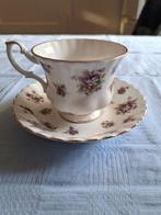 Kopje en Schotel Royal Albert Sweet Violets, Verzamelen, Porselein, Kristal en Bestek, Ophalen of Verzenden, Zo goed als nieuw