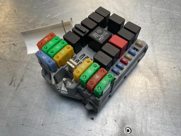 Zekeringkast van een Iveco Daily, Auto-onderdelen, Elektronica en Kabels, Overige automerken, Gebruikt, 3 maanden garantie, Ophalen of Verzenden