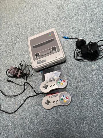 Mooi onverkleurde Super Nintendo, 2 controllers en garantie beschikbaar voor biedingen