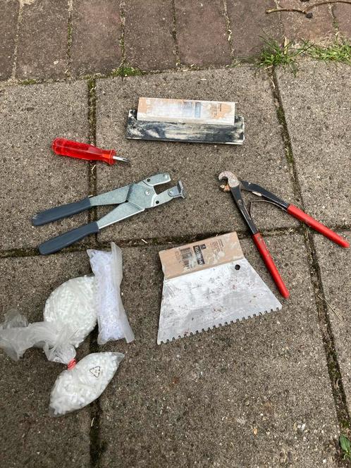 Gereedschap tegelzetten: tegelbreektang, voegrubber etc, Doe-het-zelf en Verbouw, Gereedschap | Handgereedschap, Gebruikt, Ophalen