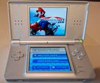 Nintendo DS Light. Kleur zilver/grijs met zwarte opberghoes., Spelcomputers en Games, Spelcomputers | Nintendo DS, Ophalen, Gebruikt