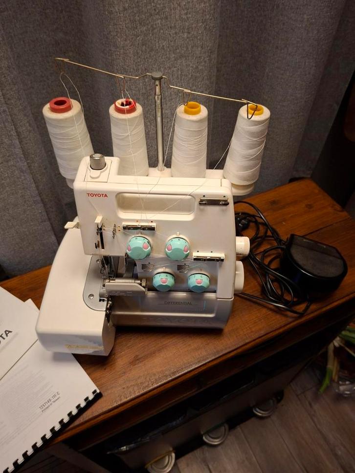 Toyota Lockmachine - Goed Onderhouden!, Hobby en Vrije tijd, Naaimachines en Toebehoren, Gebruikt, Lockmachine, Overige merken