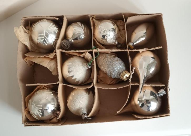 Doos met 10 oude kerstballen en pegels kerstbal kerst bal, Diversen, Kerst, Gebruikt, Verzenden