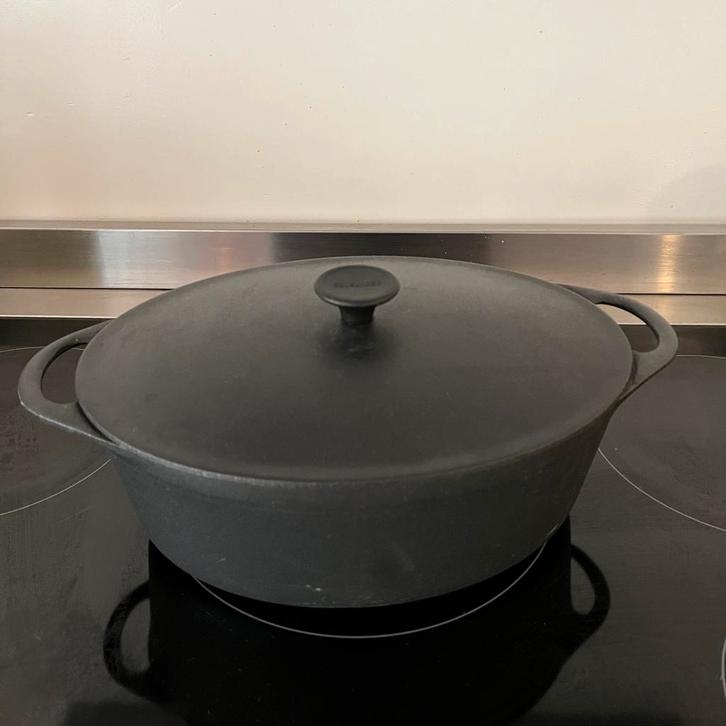 Cousances (Le Creuset) Gietijzeren Pan 28cm, Huis en Inrichting, Keuken | Potten en Pannen, Zo goed als nieuw, Koekenpan of Braadpan