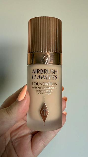 Charlotte Tilbury Airbrush Flawless Foundation beschikbaar voor biedingen
