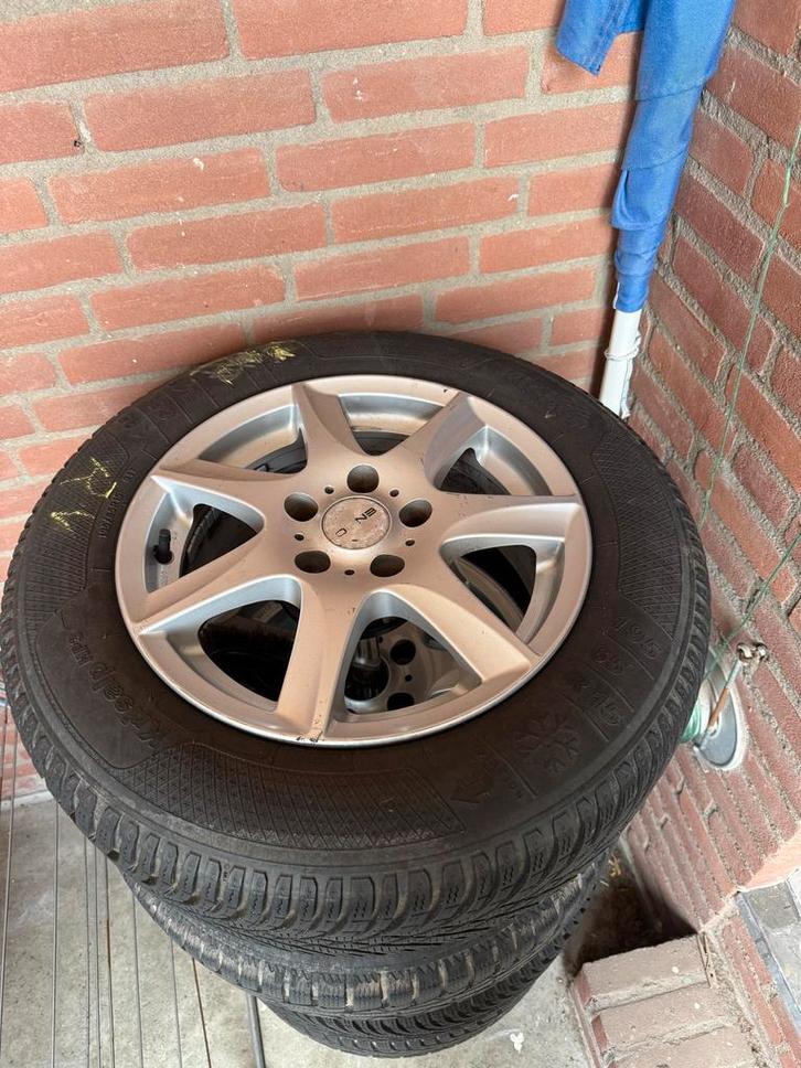 Opel Astra H Winterbanden 195/65 R15 + Bandenstandaard, Auto-onderdelen, Banden en Velgen, Banden en Velgen, Winterbanden, 15 inch