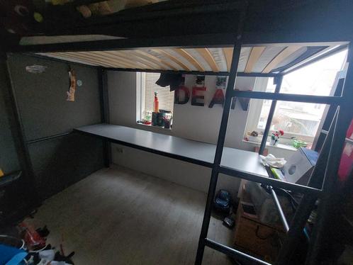 Mooie stalen bed met matras! (Hoogslaper), Huis en Inrichting, Slaapkamer | Stapelbedden en Hoogslapers, Zo goed als nieuw, Hoogslaper