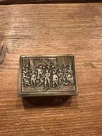Antieke messing vesta case / luciferdoos met veldslag‑decor, Antiek en Kunst, Ophalen of Verzenden