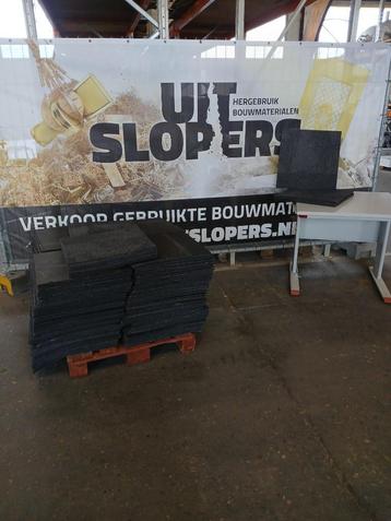 Donkere tapijt tegels beschikbaar voor biedingen