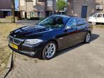 BMW 5-Serie 3.0 I 528 AUT 2010 Zwart, Auto's, Euro 5, Achterwielaandrijving, Zwart, 2000 kg