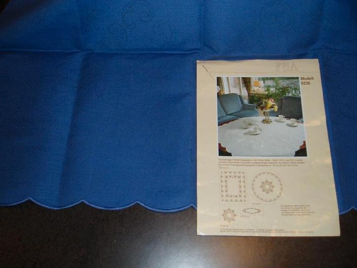 borduren tafellaken blauw wit grijs., Hobby en Vrije tijd, Borduren en Borduurmachines, Nieuw, Patroon, Ophalen of Verzenden