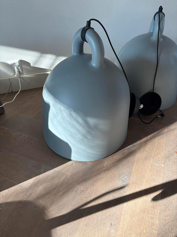 2x Normann Copenhagen Bell Lamp Large - Grijs, Huis en Inrichting, Lampen | Hanglampen, Zo goed als nieuw, 50 tot 75 cm, Metaal