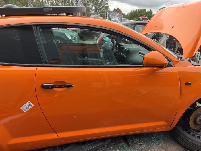 Portier 2Deurs rechts van een Alfa Romeo Mito (ORANJE), Auto-onderdelen, Carrosserie en Plaatwerk, Deur, Alfa Romeo, Gebruikt