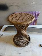 Vintage Handgevlochten kruk / bijzettafel, Ophalen of Verzenden, Gebruikt, Hout