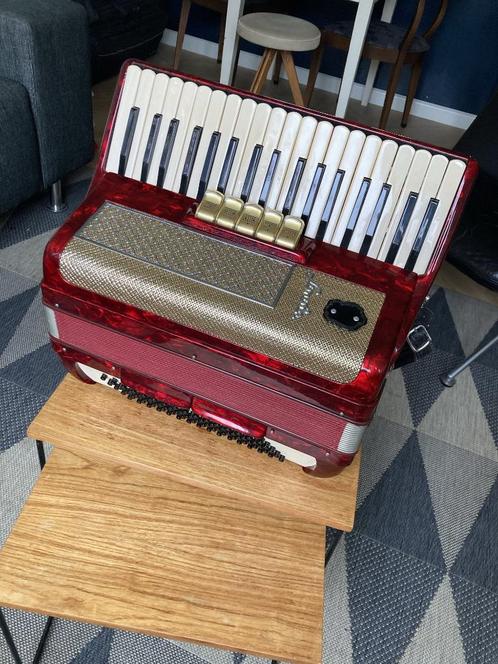 Accordeon Sonola (Guerrini?) 80 bas, Muziek en Instrumenten, Accordeons, Gebruikt, Toetsaccordeon, 80-bas, Overige merken, Met koffer