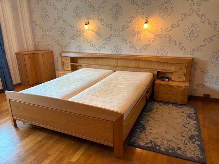2-persoons Auping bed met luxe ombouwmeubel en kasten, Huis en Inrichting, Slaapkamer | Complete slaapkamers, Zo goed als nieuw