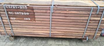 Padouk balkjes 90x80 // 65x40 // 68x35 1850 en 1550 lang