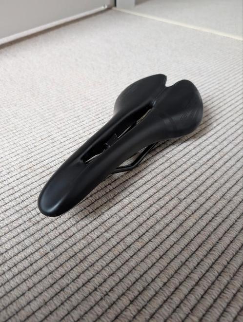 Selle San Marco Aspide Open-Fit Dynamic Narrow Zadel zwart, Fietsen en Brommers, Fietsonderdelen, Zo goed als nieuw, Racefiets