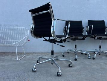Vitra Eames EA117 hopsak bureaustoelen,  beschikbaar voor biedingen