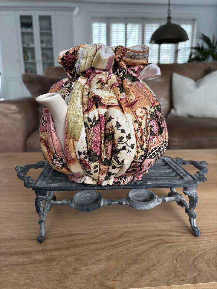 Theemuts met oud-roze bloemenprint theepot warmer ex theepot, Huis en Inrichting, Woonaccessoires | Kransen, Nieuw, Ophalen of Verzenden