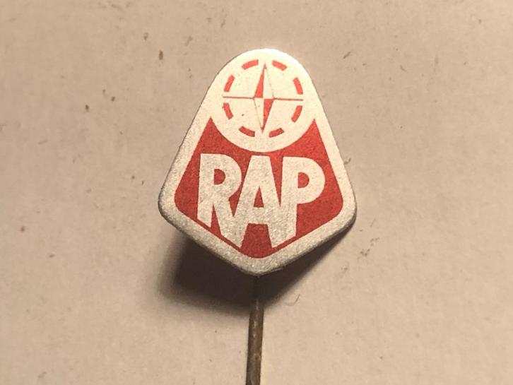 Metalen RAP BROMFIETSMERK (Rood/Aluminiumkleur)., Verzamelen, Speldjes, Pins en Buttons, Zo goed als nieuw, Speldje of Pin, Transport