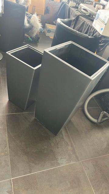 Cubico 30 en 40 antraciet plantenbak beschikbaar voor biedingen