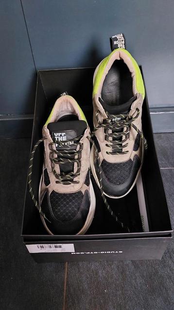 Off the pitch schoenen beschikbaar voor biedingen