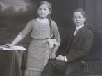 Antieke Grote Foto met 2 Kinderen - 16.5 x 10.5 cm, Gebruikt, Verzenden, Foto, Voor 1940