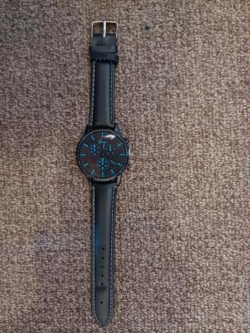 Gloednieuwe horloges met verpakking. beschikbaar voor biedingen