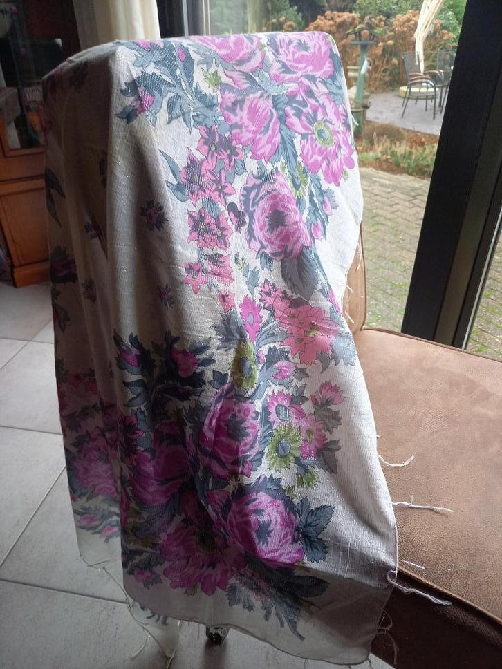 Sjaaltjes, Kleding | Dames, Mutsen, Sjaals en Handschoenen, Zo goed als nieuw, Sjaal, Maat 46/48 (XL) of groter, Ophalen of Verzenden