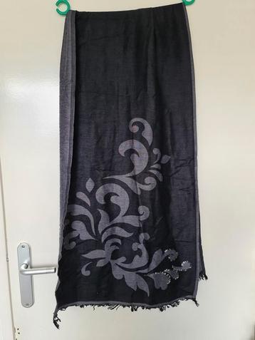 Sjaal zwart grijs met pailletten  beschikbaar voor biedingen