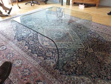 Glazen salontafel beschikbaar voor biedingen
