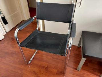 2 Buizen eetkamerstoelen beschikbaar voor biedingen