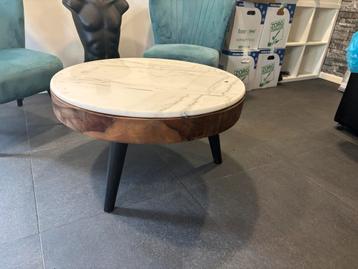 Prachtige tafel met blad van marmer beschikbaar voor biedingen